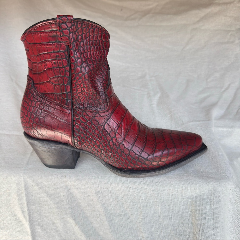 NIB Freebird by Steven MIRAMAR Red Croc-Embossed Ankle Boots Women’s SZ 9